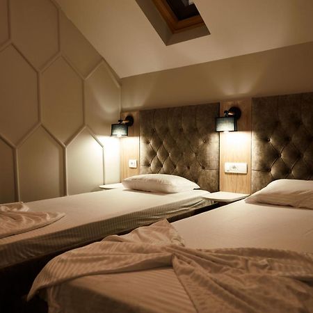 Amico Hotel Prishtine Bagian luar foto