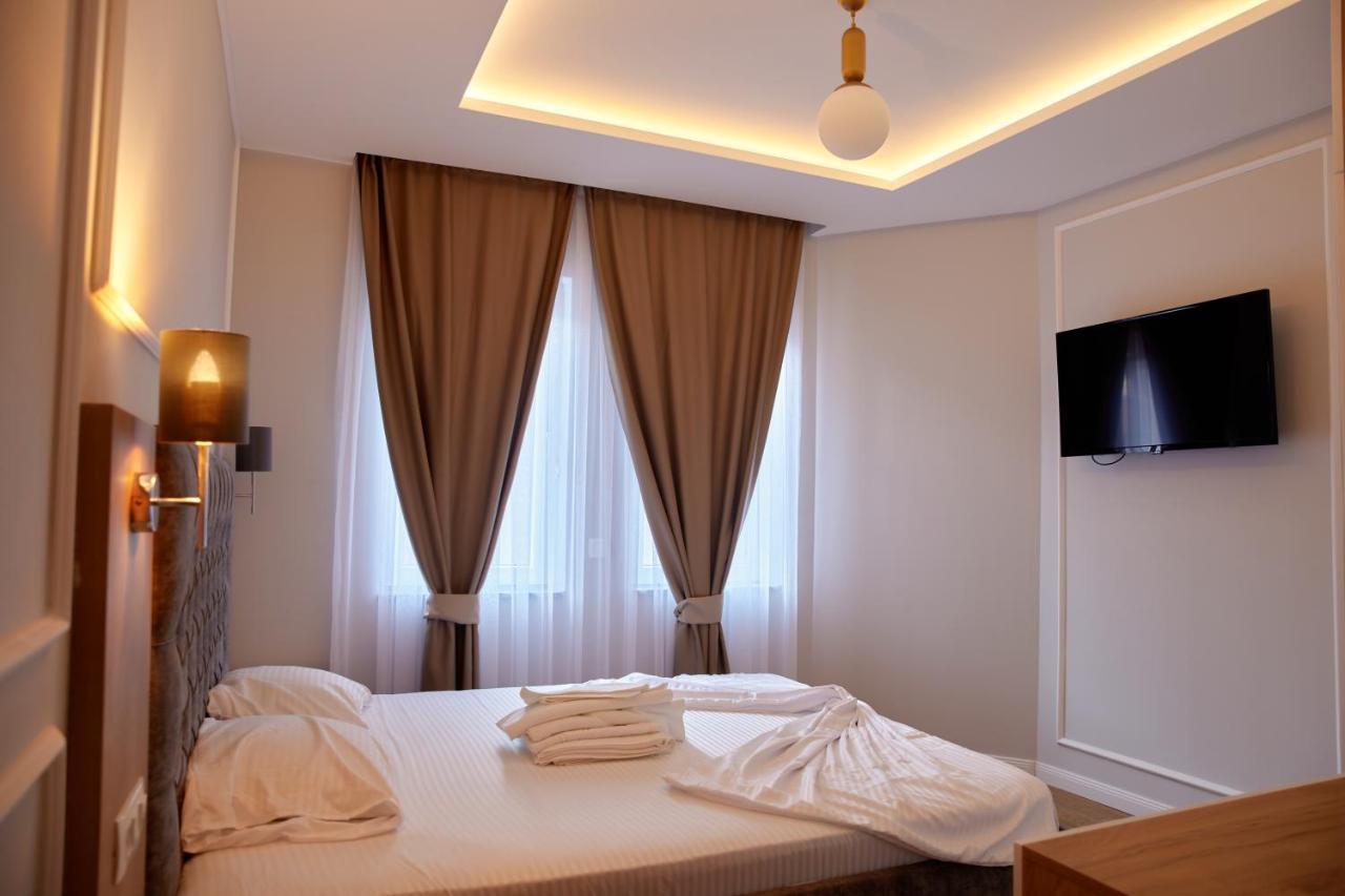 Amico Hotel Prishtine Bagian luar foto