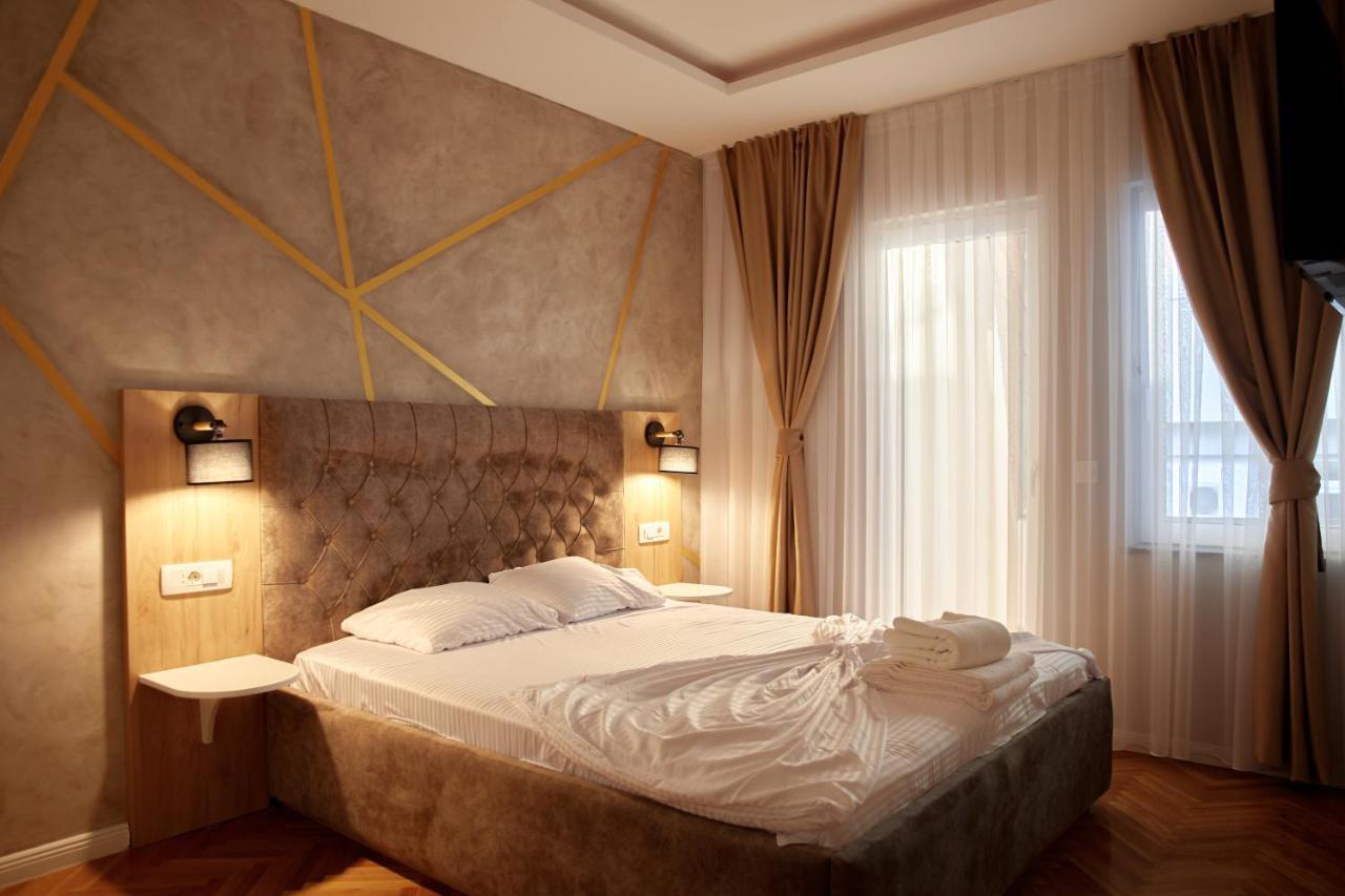 Amico Hotel Prishtine Bagian luar foto