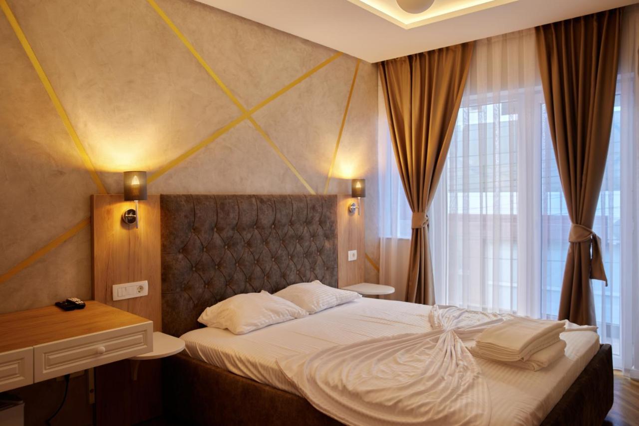 Amico Hotel Prishtine Bagian luar foto