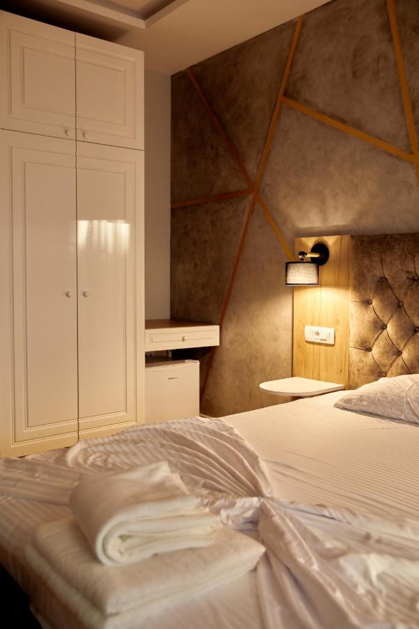 Amico Hotel Prishtine Bagian luar foto
