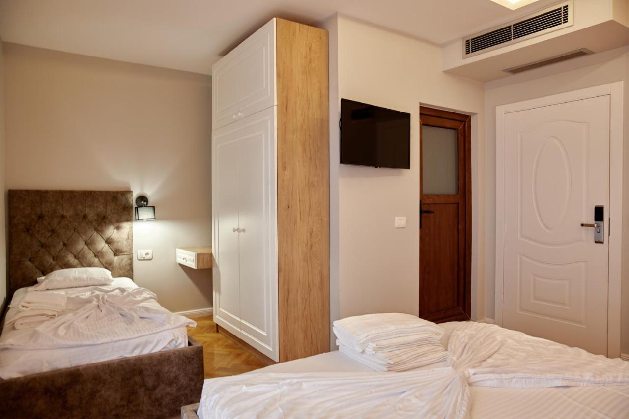 Amico Hotel Prishtine Bagian luar foto