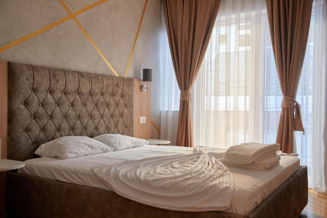 Amico Hotel Prishtine Bagian luar foto