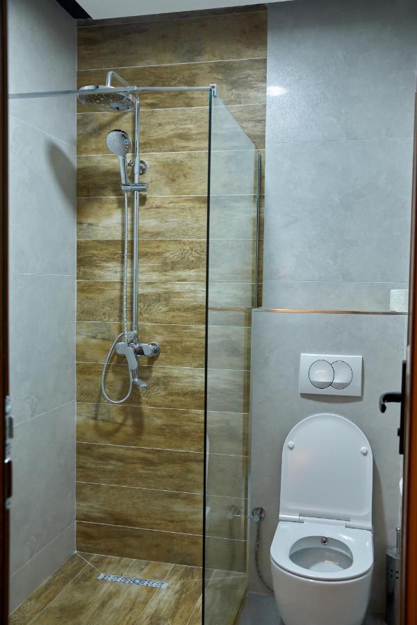 Amico Hotel Prishtine Bagian luar foto
