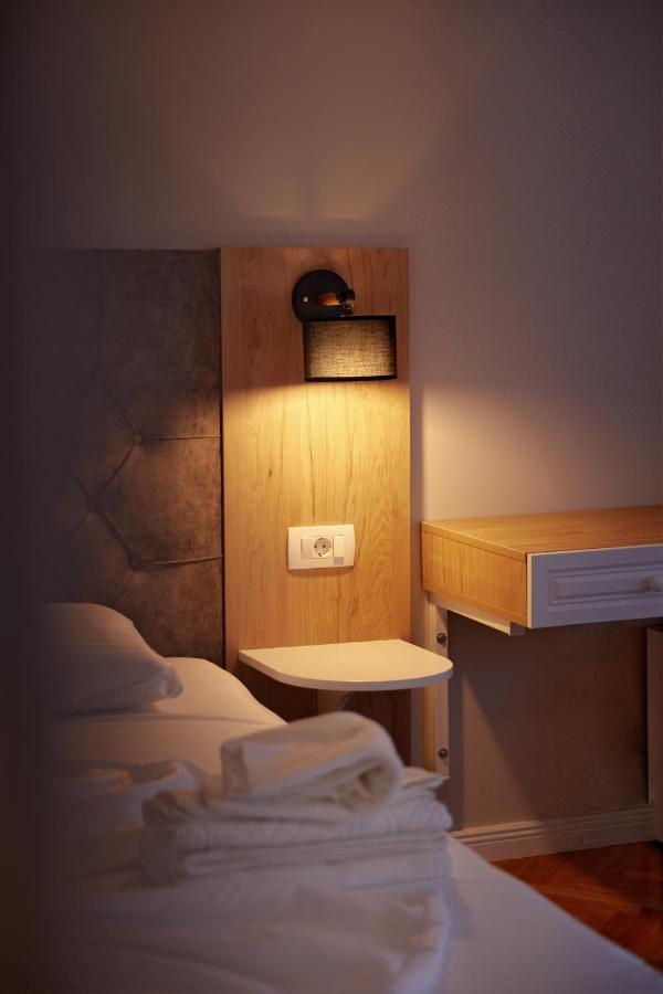Amico Hotel Prishtine Bagian luar foto