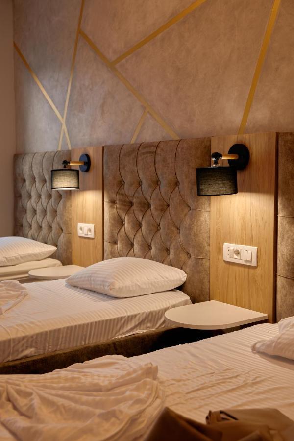 Amico Hotel Prishtine Bagian luar foto
