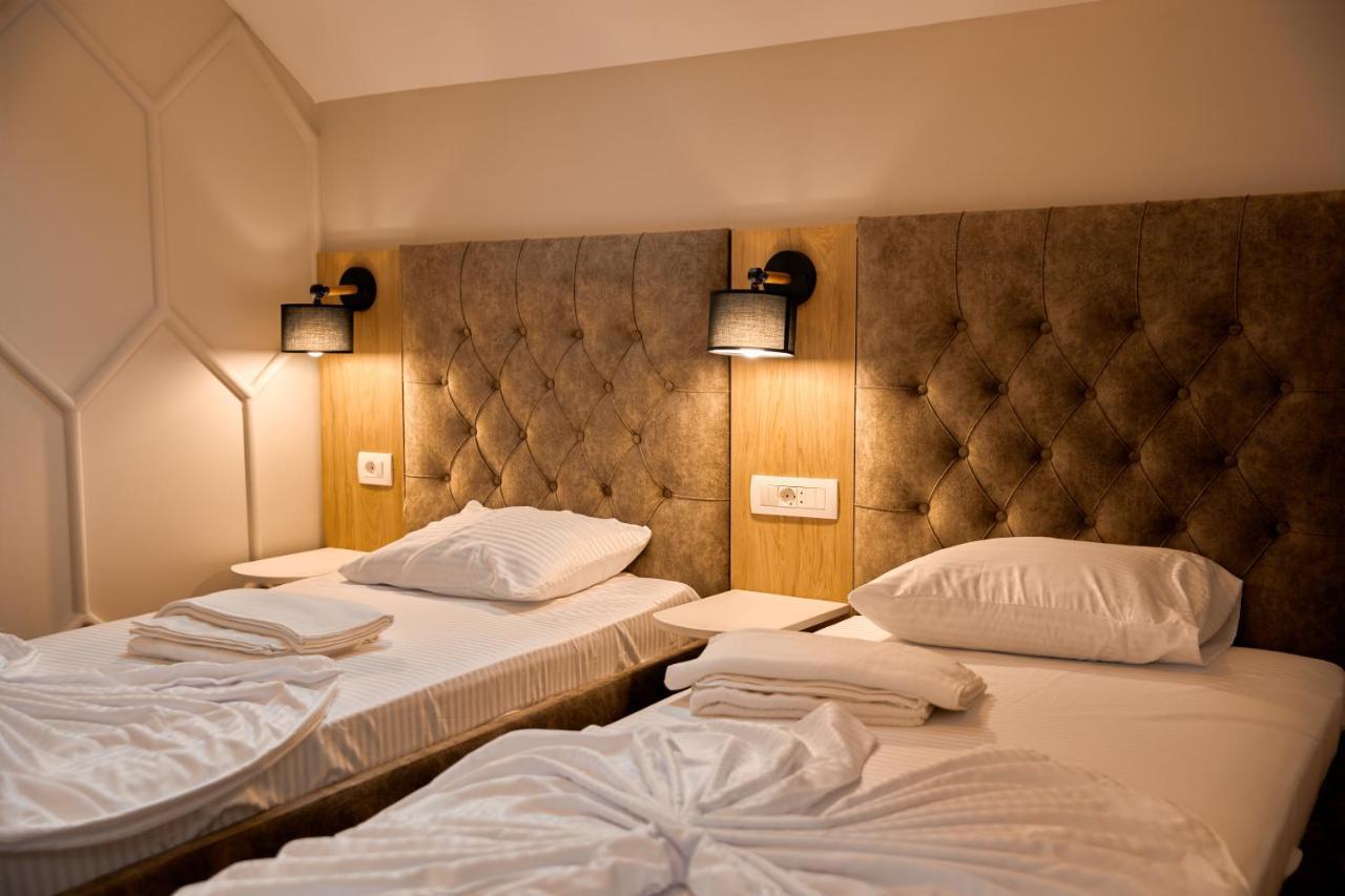 Amico Hotel Prishtine Bagian luar foto