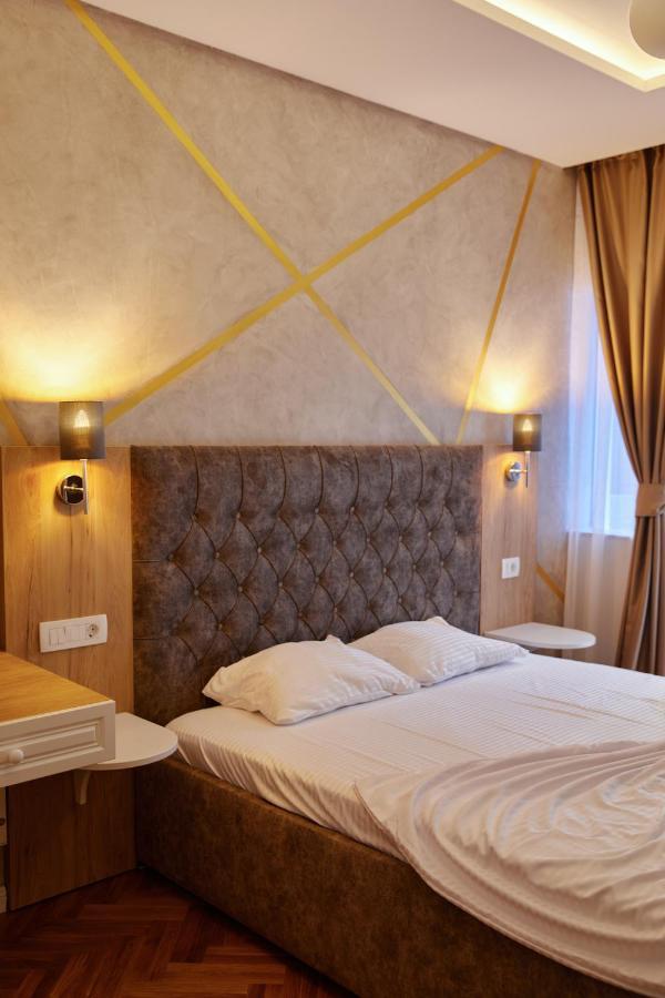 Amico Hotel Prishtine Bagian luar foto