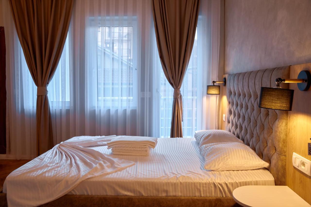 Amico Hotel Prishtine Bagian luar foto