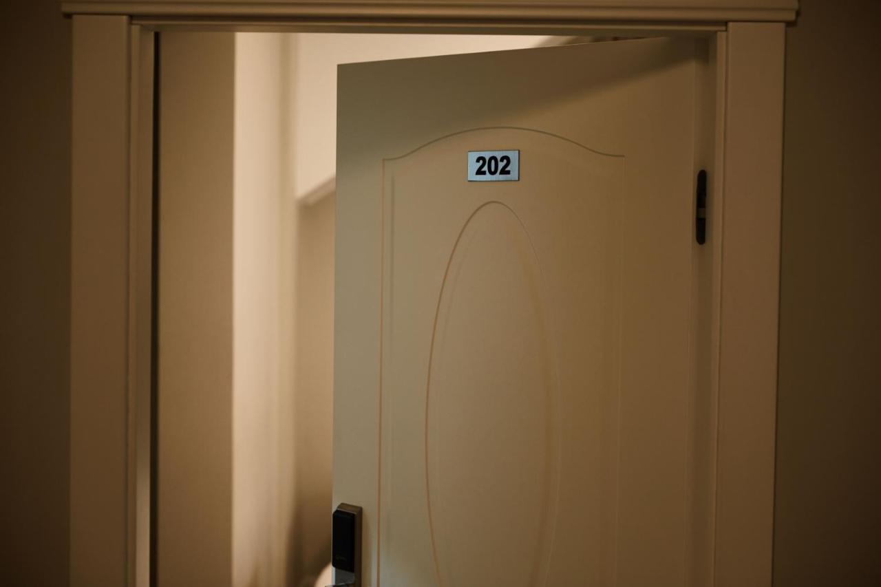 Amico Hotel Prishtine Bagian luar foto