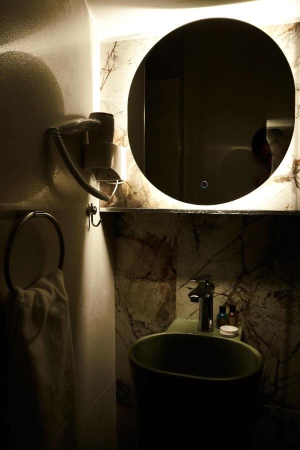 Amico Hotel Prishtine Bagian luar foto