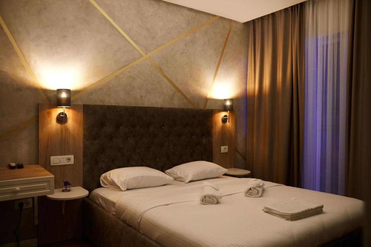 Amico Hotel Prishtine Bagian luar foto