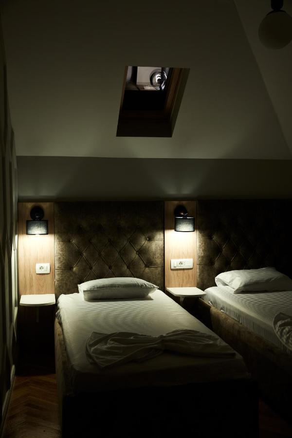 Amico Hotel Prishtine Bagian luar foto