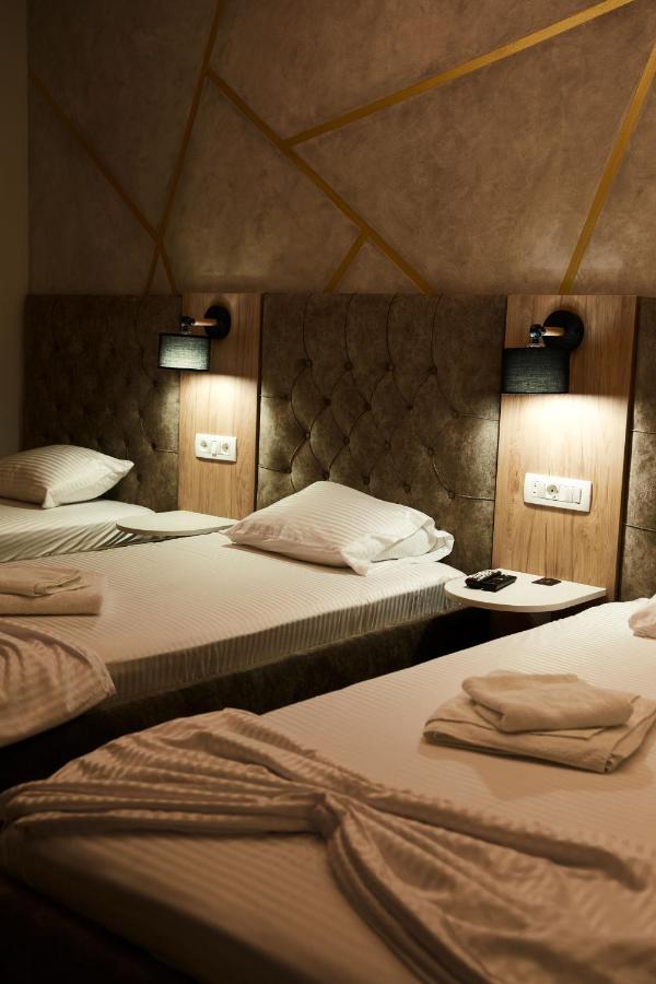 Amico Hotel Prishtine Bagian luar foto