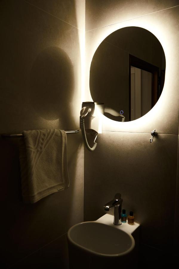 Amico Hotel Prishtine Bagian luar foto