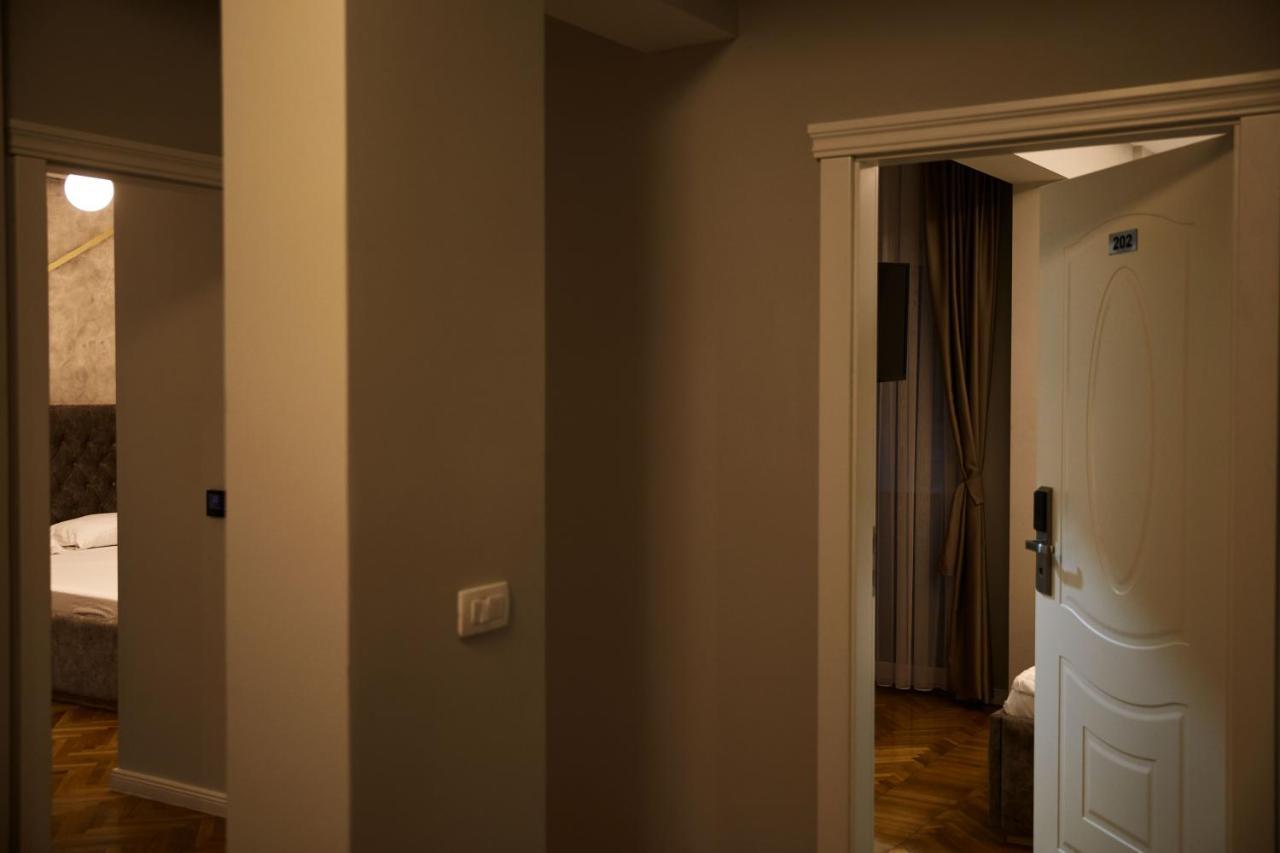 Amico Hotel Prishtine Bagian luar foto