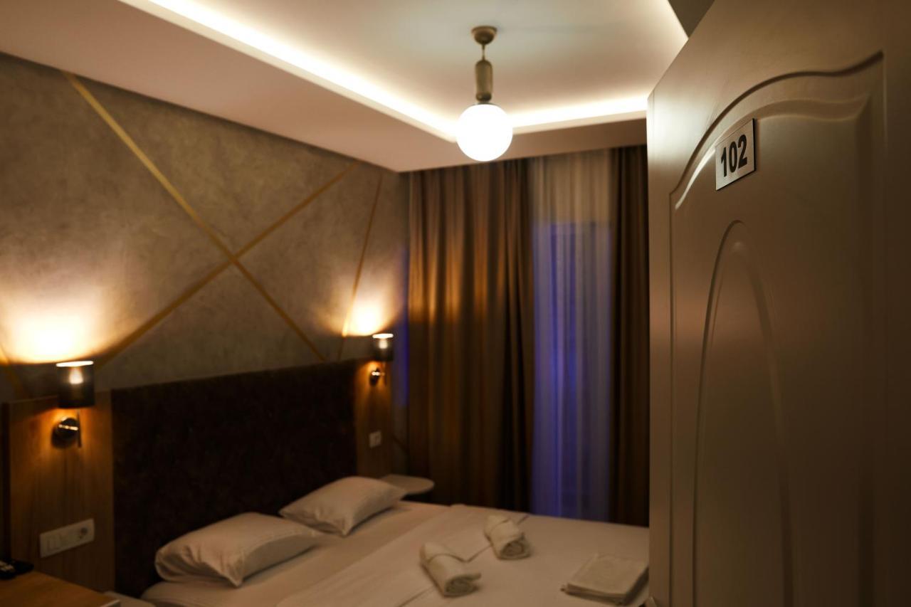 Amico Hotel Prishtine Bagian luar foto