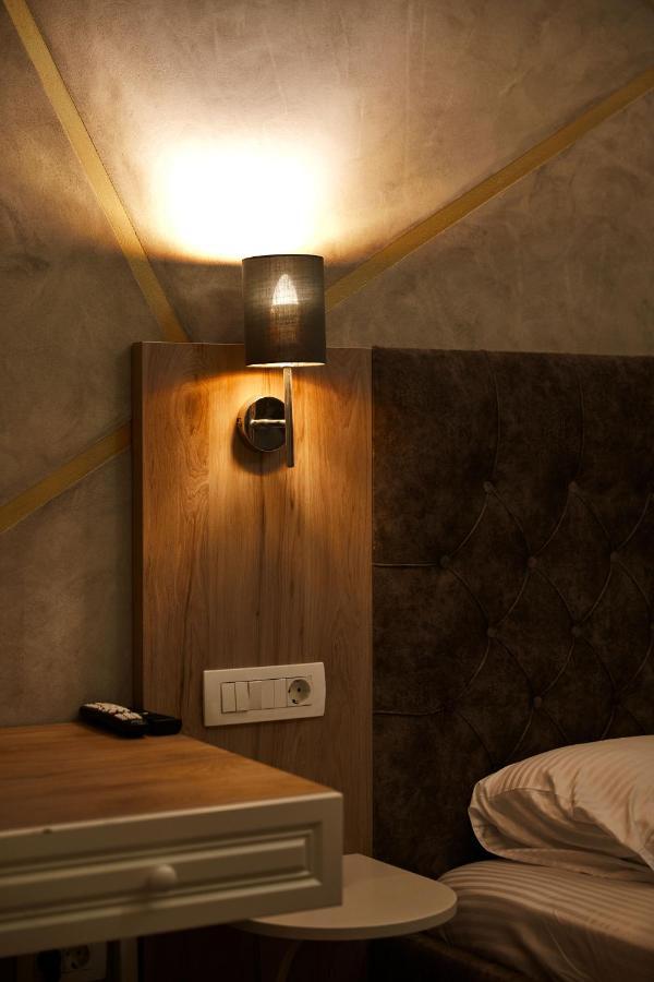 Amico Hotel Prishtine Bagian luar foto