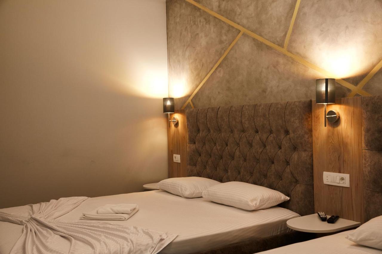 Amico Hotel Prishtine Bagian luar foto